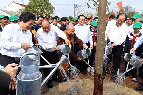 阮春福总理：打造四季花开、清洁优美的首都河内