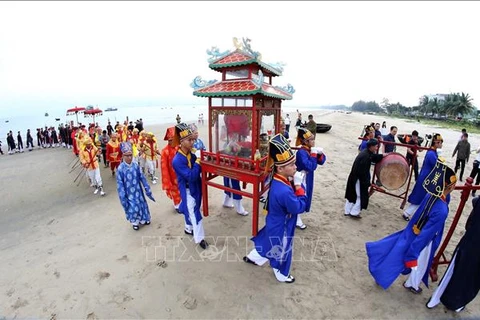 岘港市清溪郡求鱼节获得国家非物质文化遗产证书
