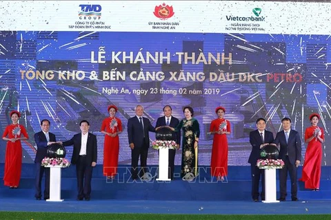越南政府总理阮春福出席DKC汽油和油类产品仓库和码头工程竣工仪式