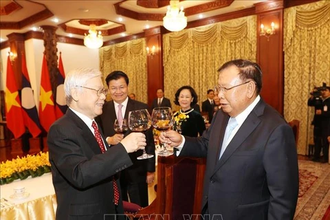 老挝领导人为阮富仲一行举行招待宴会