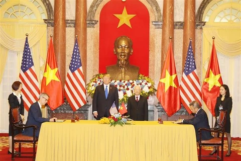 越南多家航空公司与美国世博国际、波音签署合作协议