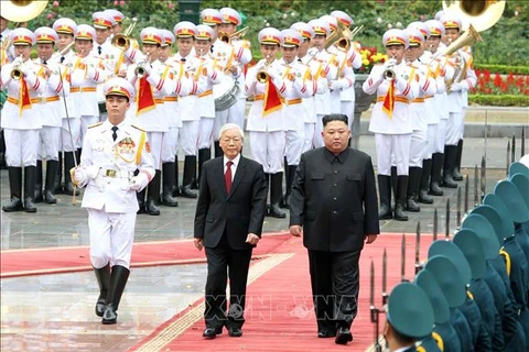 阮富仲为朝鲜最高领导人金正恩举行欢迎仪式并举行会谈