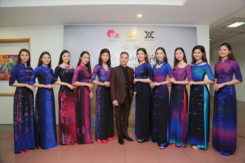庆祝三八妇女节的“自豪越南奥戴”活动亮相