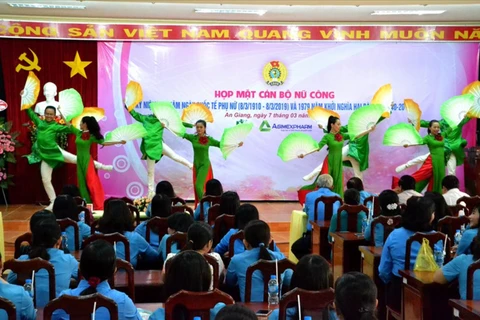 越南各地举行活动纪念三八国际妇女节