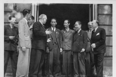 越南国会代表团1946年首次访问法国图片展即将开幕