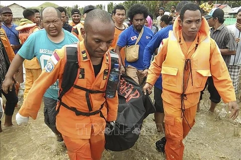 印尼因洪水和山体滑坡死亡人数已增至89人