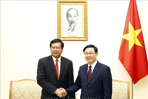政府副总理王廷惠与老挝前总理波松·布帕万分享合作社发展经验
