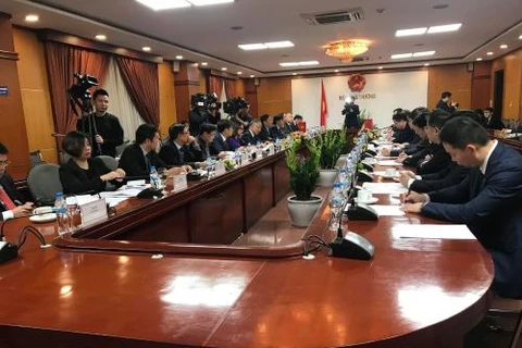 陈俊英与广西壮族自治区党委书记鹿心社举行会谈
