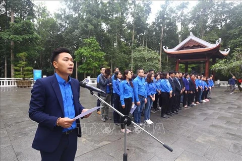 越通社与越南广播电台青年团员铭记胡伯伯遗嘱