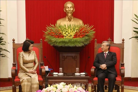越共中央书记处常务书记陈国旺会见柬埔寨国会第二副主席宫桑达里
