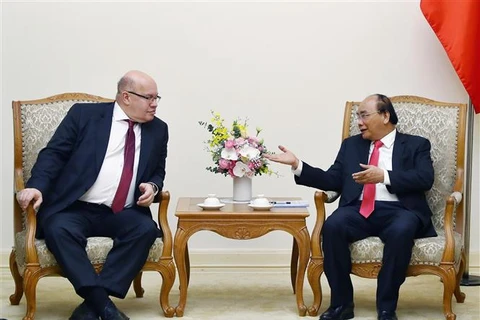 越南政府总理阮春福会见德国联邦经济和能源部长阿尔特迈尔