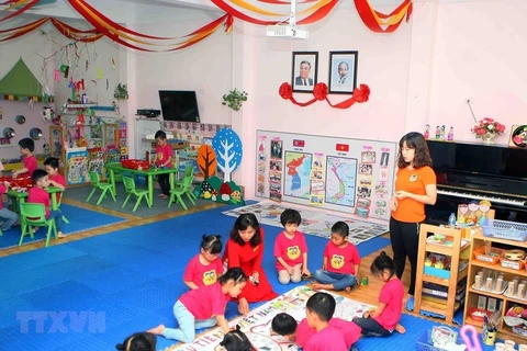 越朝友谊幼儿园有助于培育越朝两国友谊