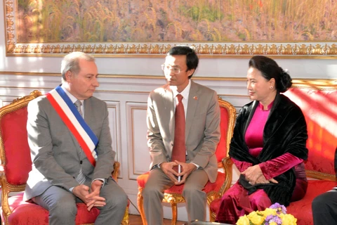 国会主席阮氏金银会见法国图卢兹市市长穆旦克