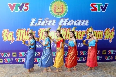 2019年第一届南部高棉族唱歌、舞蹈和音乐表演比赛正式开幕