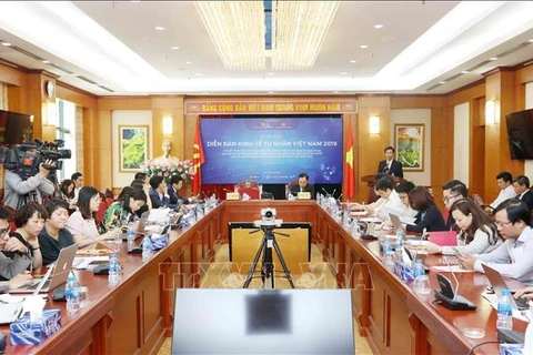 越南党、政府领导人将与2500家民营企业家进行对话