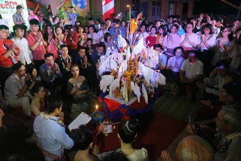 在承天顺化省留学的老挝学生欢度2019年老挝传统新年