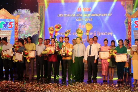 2019年第一届南部高棉族唱歌、舞蹈和音乐表演比赛圆满结束