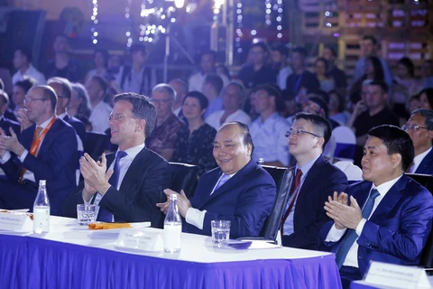 越南政府总理阮春福与荷兰首相马克·吕特出席可持续时装秀