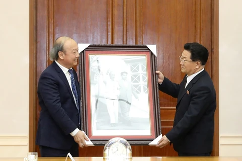 越共中央宣教部副部长武文方对朝鲜进行访问