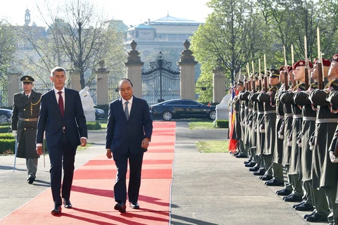捷克共和国总理主持仪式 欢迎越南政府总理阮春福访问