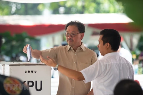 印尼总统选举：现任总统佐科支持率暂时领先 