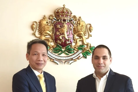 保加利亚经济部长会见越南驻保大使段俊灵