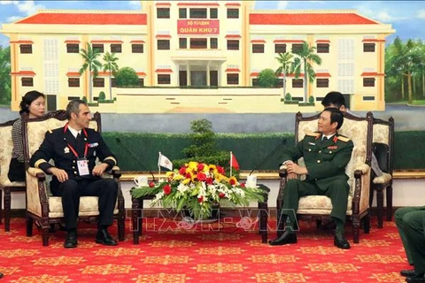 越南人民军队副总参谋长阮新疆中将会见国际军体主席