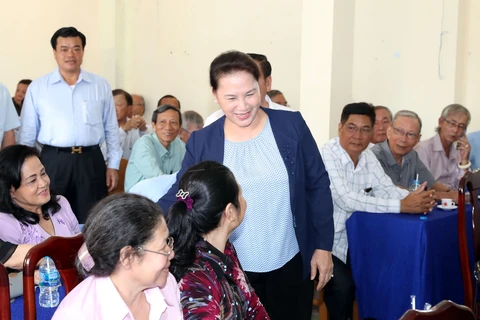 越南国会主席阮氏金银与芹苴市选民面对面交流