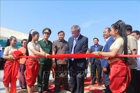 越柬友谊纪念碑落成仪式在班迭棉吉省举行
