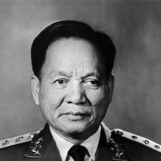 社论：永别了黎德英大将！越南党和民族的坚强革命战士！