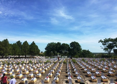 在老挝牺牲的26位烈士在九号公路国家烈士陵园安息