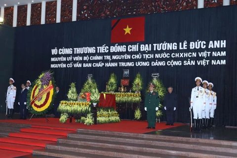 越南原国家主席黎德英吊唁仪式在庄严肃穆的气氛中举行 