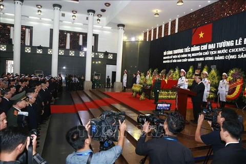 原国家主席黎德英大将追掉会在全国三地举行 越南党和国家领导人挥泪送别