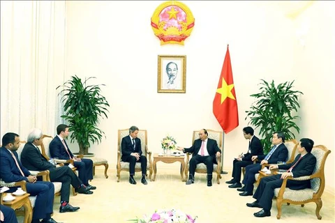 越南政府总理阮春福会见美国前财政部长盖特纳