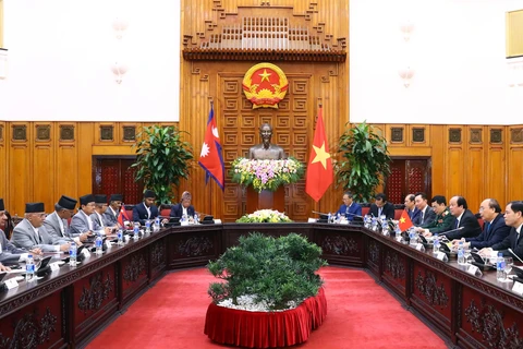 越南政府总理阮春福与尼泊尔总理奥利举行会谈