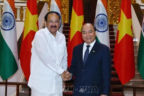 阮春福总理会见印度副总统、联邦院议长文卡亚•奈杜