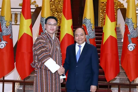 越南政府总理阮春福会见不丹国家委员会主席塔希·多吉