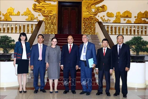 越南政府总理阮春福会见罗马尼亚外交部国务秘书格奥尔基策