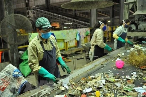 促进东南亚地区城市郊区和中小城市固体垃圾的管理