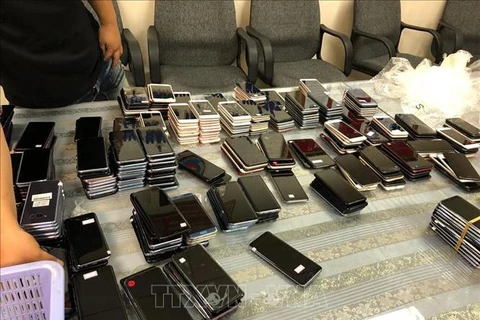 越南胡志明市新山一海关缴获未申报海关的一大批手机