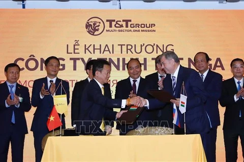 越南政府总理阮春福出席（俄罗斯）越南T&T 有限公司开业典礼