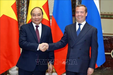 越俄两国总理共同主持记者会 对外通报会谈结果