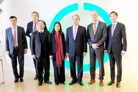 胡志明市代表团了解荷兰创新技术解决方案