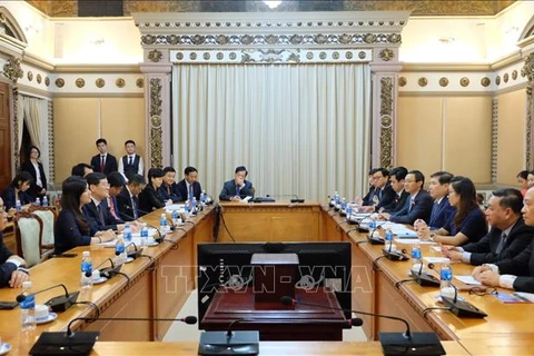 胡志明市领导会见中华全国工商业联合会代表团