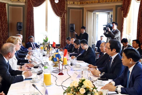 越南政府总理阮春福会见瑞典一流企业领导