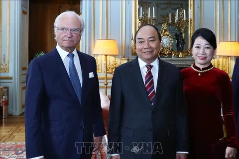 越南政府总理阮春福会见瑞典国王卡尔十六世·古斯塔夫