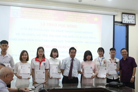 21名越南优秀大学生荣获德国黑森奖学金