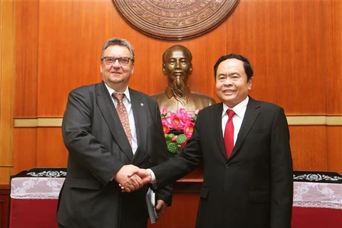 越南祖国阵线中央委员会主席陈青敏会见芬兰新任驻越大使