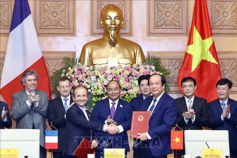 越南与法国签署关于电子政务的合作备忘录