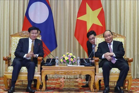 阮春福会见老挝总理通伦·西苏里